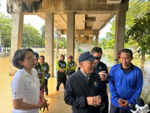 ผู้ว่าฯ กาญจน์ลุยท่าน้ำหนองบัว เกาะติดน้ำเขื่อนศรีนครินทร์-ท่าทุ่งนา เตรียม 3 จุดพักพิงรับมืออุทกภัย