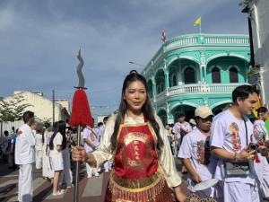 วันสุดท้ายยังคึกคัก แห่พระรอบเมือง ประเพณีถือศีลกินผัก   ม้าทรง “ศาลเจ้าหล่อโรง”  ไม่ทำให้ผิดหวัง