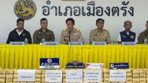 อึ้งยาบ้า 1.34 ล้านเม็ดซุกพงหญ้านานนับเดือน! เชื่อมโยงขาใหญ่ฝั่งเพื่อนบ้านบงการระเบิดป่วนตรัง 16 ลูก