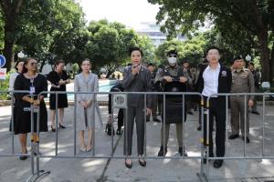 ที่ปรึกษา รมว.กระทรวง อว.พร้อมปลัด อว.เจรจานักศึกษาอุเทนถวายหลังยกขบวนมาปิดกระทรวง เผยทุกฝ่ายต้องทำหน้าที่ของตนเอง ยืนยันรับฟังทุกข้อเรียกร้อง ยึดสันติวิธี