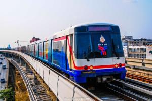 คมนาคม ถกร่าง MOU โอนรถไฟฟ้า'สีเขียว-สีทอง'ให้รฟม. รอ”พิพัฒน์”เคาะชงครม.เริ่มค่าตั๋ว 17-45 บาท 1 ม.ค. 70