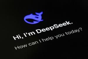 จีนปกป้อง DeepSeek หลังถูกสหรัฐฯ สั่งแบนออกจากระบบของรัฐบาล