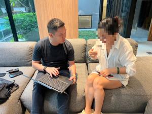 รวบนักธุรกิจสาวจีนวัย 36 หนีหมายจับ คดีทุจริตศุลกากร เสียหายกว่า 500 ล้าน ซุกตัวกลางกรุง