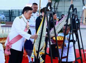 ในหลวง-พระราชินี ทรงวางพวงมาลา เนื่องในวันปิยมหาราช พุทธศักราช 2569