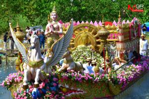คึกคัก!  "ประเพณีรับบัว" สมุทรปราการ นักท่องเที่ยวแห่ร่วมสัมผัสมนต์เสน่ห์ริมคลองสำโรง