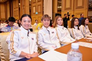 เกิดอะไรขึ้นกับขนไก่ไทย สมาคมล้มดีลสปอนเซอร์ระดับโลก ดาวเด่นลาออก “คุณหญิงปัทมา” ประกาศเท