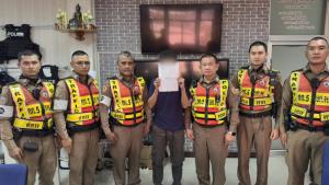 ตำรวจควันดำ รวบหนุ่มอำนาจฯ ขับรถเข้าด่าน มีหมายจับ 