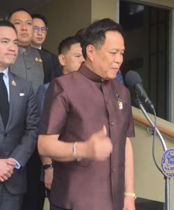 นายกฯ ยันยังไม่เซ็นร่าง 4 ร่าง พ.ร.บ.ยึดคืนภาษีบาปจาก 4 กองทุน แจงกำลังพิจารณาอยู่