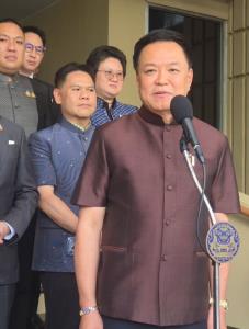 "อนุทิน" ลั่นอย่าพูดเงินเยียวยาน้ำท่วมกรุงเทพฯ ไม่พอ รัฐบาลพร้อมรับผิดชอบ แจงจ่ายช้าเหตุตรวจเข้มพวกสวมสิทธิ์