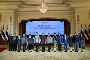 นายกฯเปิดตัวบทเพลง "รอยยิ้มของแม่" ร้องโดย "พี่เบิร์ด" สะท้อนความจงรักภักดีสมเด็จพระนางเจ้าสิริกิติ์