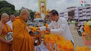 ชาวตรังพร้อมเพรี​ยงตักบาตรเทโวฯ วันออกพรรษา 69 คึ​กคักพลังศรัทธาขบวนลากเรือพระ ​82 ลำ อบจ.ตรัง​ จัดใหญ่ ประกวดชิงถ้​วยพระราชทานกรมสมเด็จพระเทพฯ