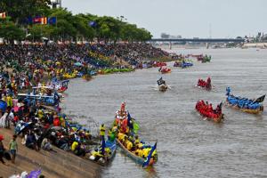 เขมรถังแตกงดจัดเทศกาลน้ำในพนมเปญ 2 ปีติด โยนท้องถิ่นจัดกันเอง