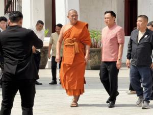 “อนุทิน” ไหว้ “สมเด็จพุฒาจารย์โต” วัดระฆังฯ เพื่อความเป็นสิริมงคล