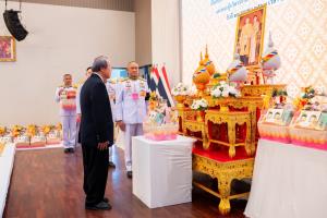 พระบาทสมเด็จพระเจ้าอยู่หัว และสมเด็จพระนางเจ้าพระบรมราชินี พระราชทานสิ่งของแก่ผู้บริหารและนักกีฬาทีมชาติไทยที่ได้รับเหรียญทองเอเชียนเกมส์ ครั้งที่ 20